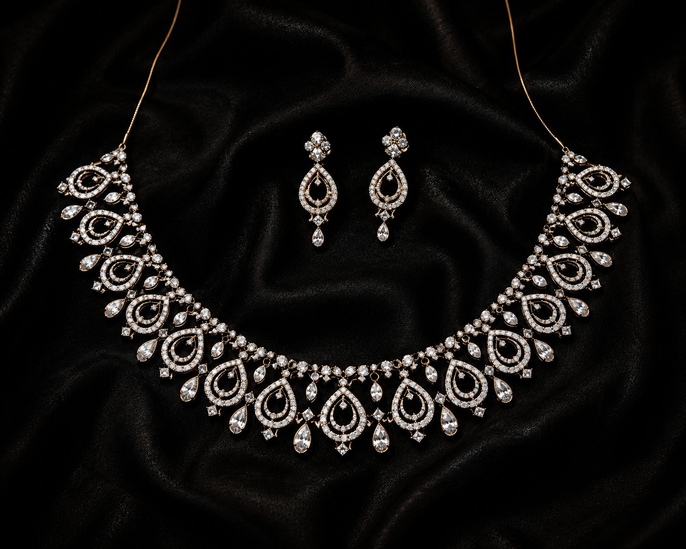Imperiale, a diamond garland necklace with matching drop earring in rose gold